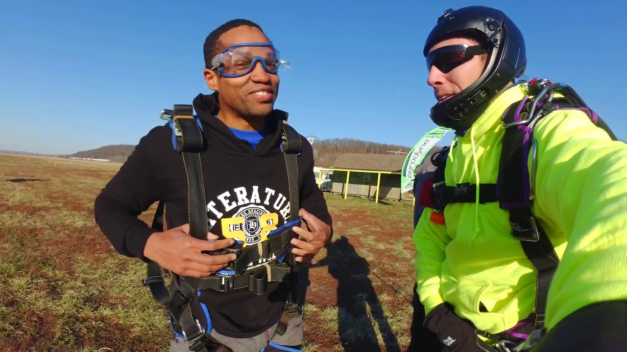 MERCERMILLIONS GOES SKYDIVING FOR THE FIRST TIME!