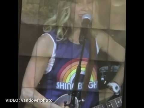 Sheryl Crow: "Vinyl & Weed Will Save the Music Biz" 🌿 🎵 ❤️