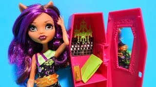 Monster High Clawdeen Wolf Ghoul La-La Locker Doll Playset