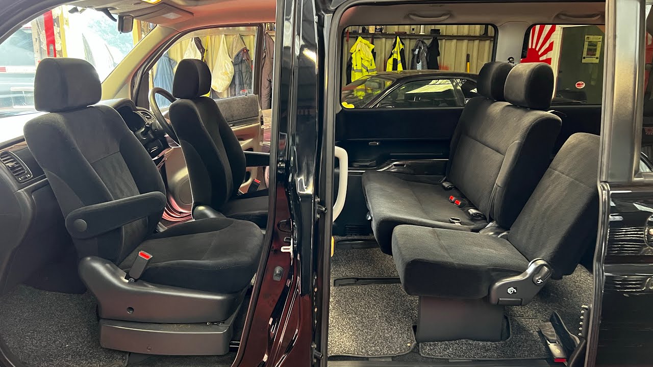 RARE Honda Stepwagon 2.0 IVTEC Auto, Front Rotation Seats, Twin Sunroofs, 44,000 Miles very RARE