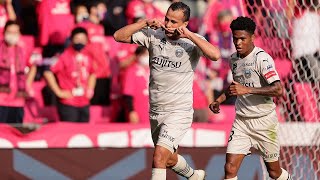 豪快に右足を振り抜いたレアンドロ ダミアン（川崎Ｆ）のシュートが決まり、今季の得点数を大台の20点に乗せる！【第36節のピックアップゴール】