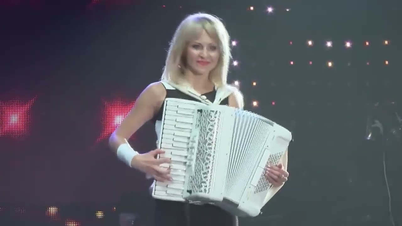2 ACCORDIONS СМУГЛЯНКА  Самые красивые аккордеонистки России   дуэтЛюбАня
