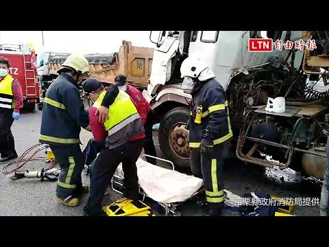 國道追撞！砂石車「親」砂石車 後方駕駛受困獲救