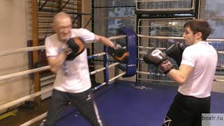 Boxing: counterpunches while retreating