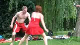 Diana kaj nigeR dancas Kapoejro, IJK 2008 Esperanto