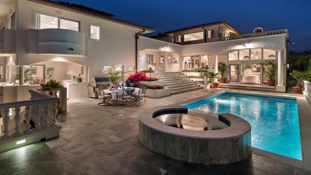 671 Kahiau Loop, Honolulu, HI Presented by Mavis Nellas.