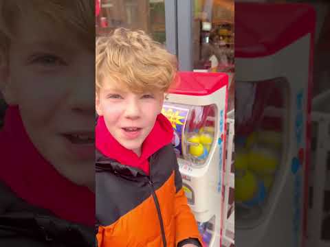 تحديت حسون اذا بيعرف لون العلكة #shorts