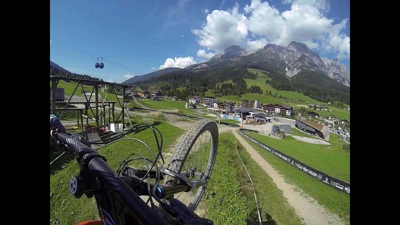 Santa Cruz V10 Carbon vs. Specialized Enduro 29 Comp