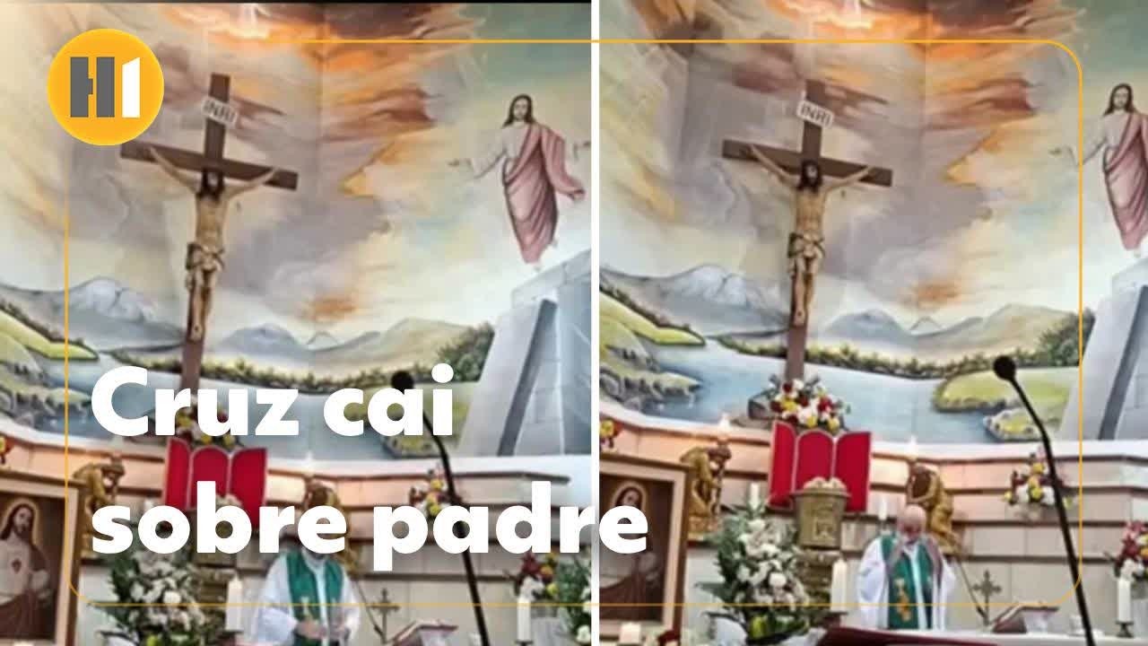 Padre morre após cruz cair sobre sua cabeça durante transmissão ao vivo de uma missa no Equador