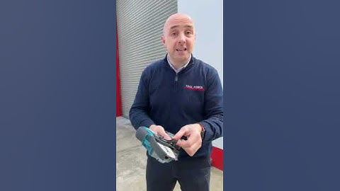 Makita UK 4" Pruning Saw in action