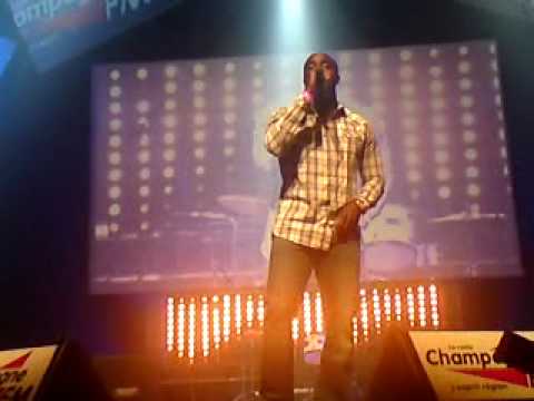 Marc antoine - Qui tu aimes & Tant besoin de toi live carrefour de star Epernay 2010