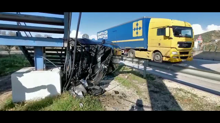 Makina del nga rruga, nënë e bir shpëtojnë pa lëndime