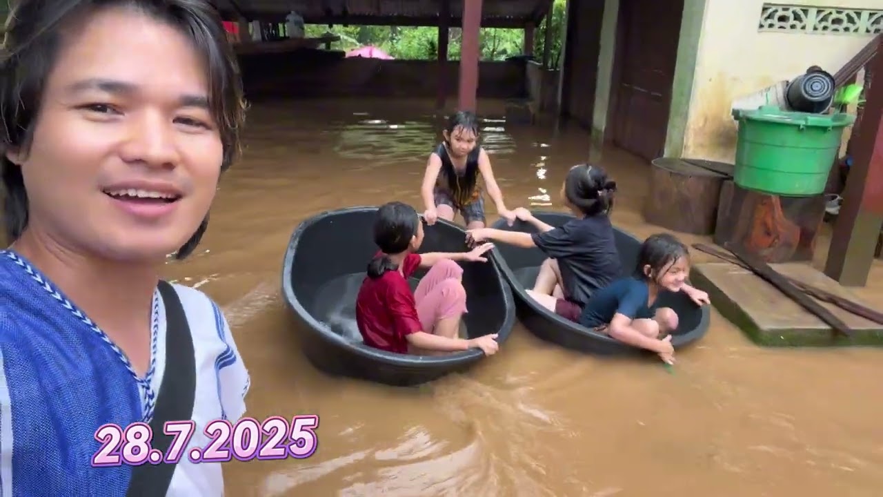 ထံထီ၃်ဒိ၃်မး The rain made the water rise very quickly. 😱မူခိ၃်စူzဒီနံz⛈⛈( 28.7.2025/29.7.2025 )