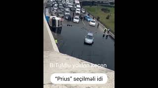 Bakıda bitum daşıyan maşın aşıb