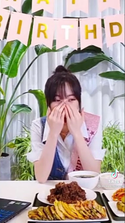 Reason why gfriend touched by birthday event : #gfriend #yerin #yuju #soumu