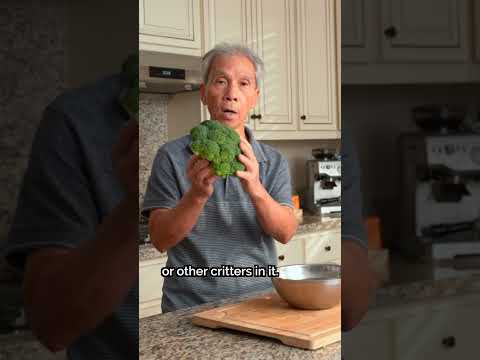 Vídeo: Trimming Brocoli Rabe - Com collir el bròquil Rabe