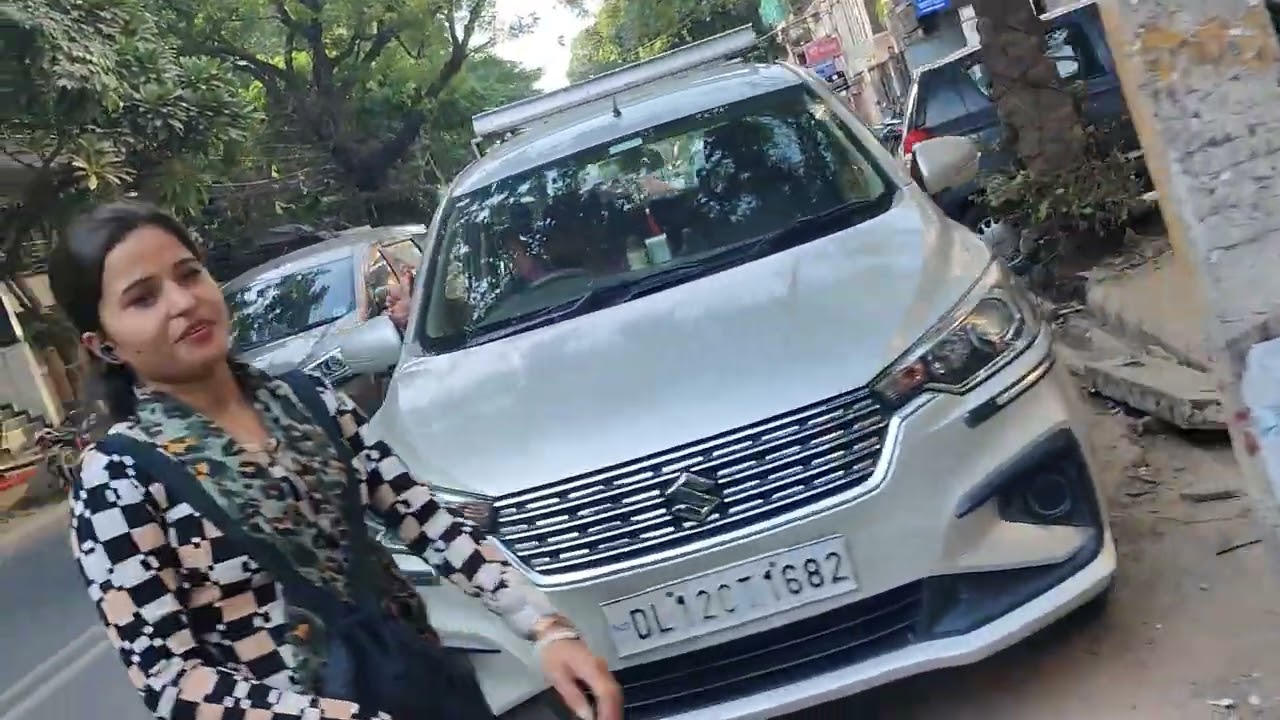 For your property search in CR Park Chittranjan park cal Manish Bhatia 9650547469