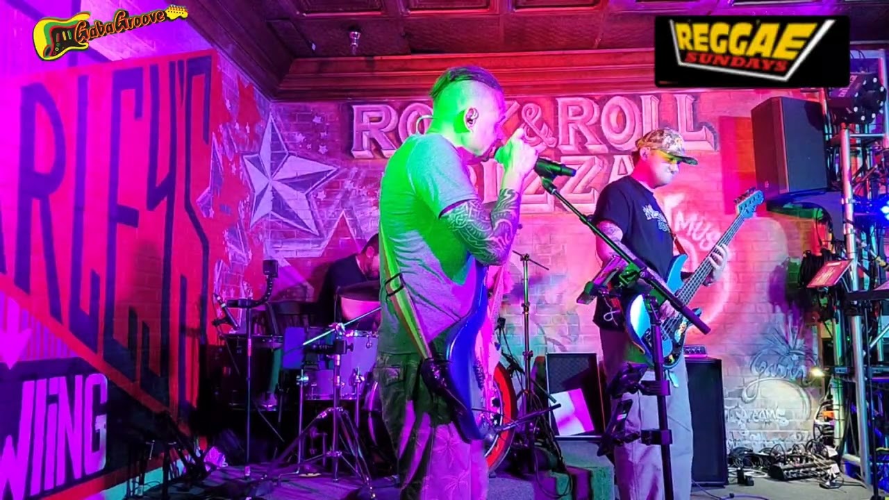 WE PLAYED REGGAE SUNDAY IN SIMI VALLEY! Rock n ROLL PIZZA Bar! 🍕