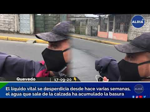 Fugas de agua en la calle Eugenio Espejo de San Camilo, Quevedo, causa incomodidad a los moradores
