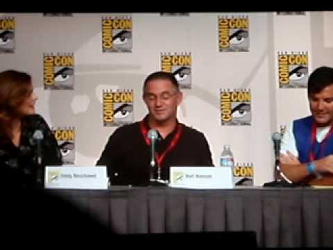 Emily Deschanel and Hart Hanson - Bones panel Comi...