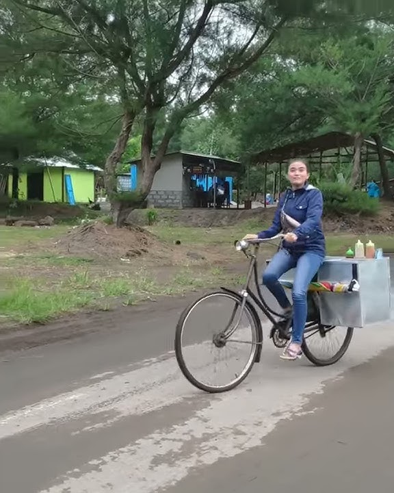 Penjual Bakso Cantik tapi Edan Nggak Butuh Duit 😁😅