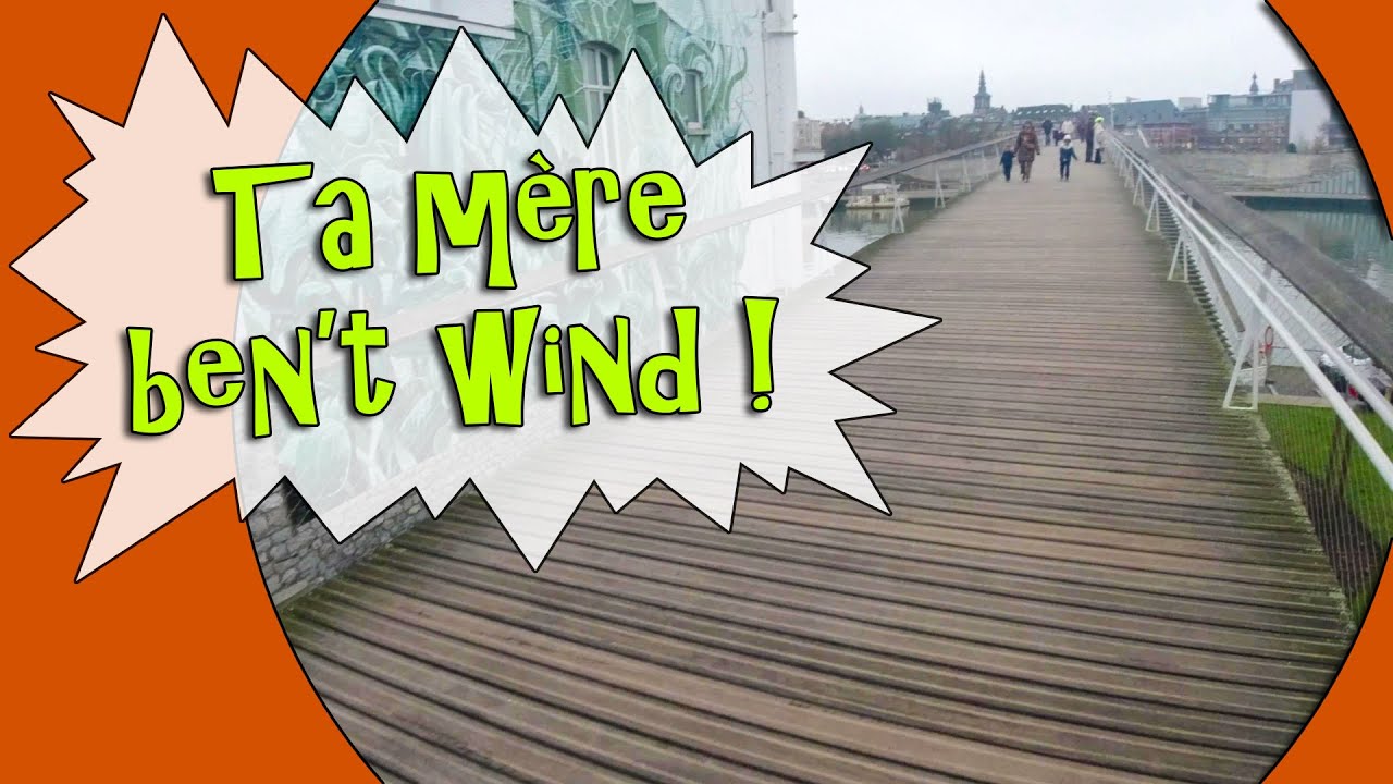 Une voix venue de nul part semble vouloir dire bonjour à ma maman.