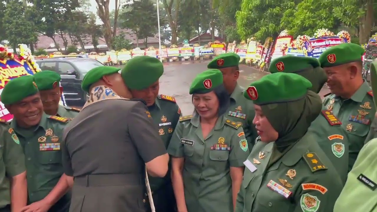 Acara Tradisi Pelepasan Dandim 0618/Kota Bandung dan Ketua Persit KCK Cabang XI Kodim 0618 PDIII/SLW