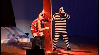 Клоунский дуэт 'Механизм ХА', реприза 'Дверь'. 2005 год.