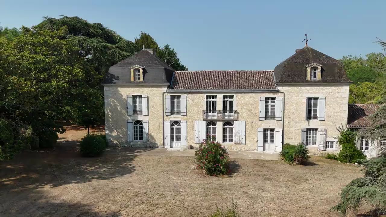 #206 - Propriété d’exception du XVIIIe et XIXe en cours de restauration, sur 5 hectares avec vue