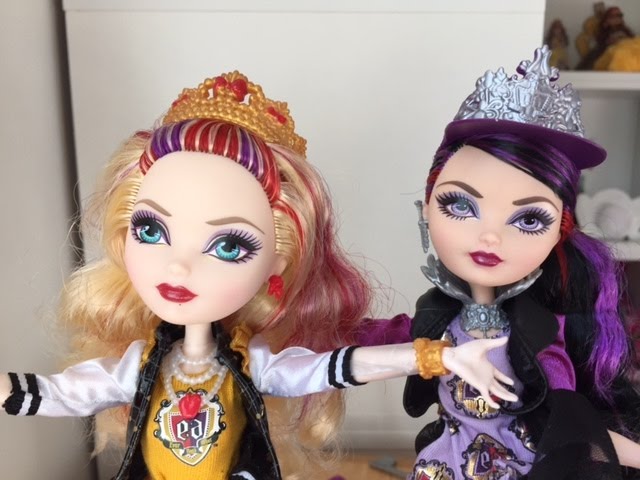 Review APPLE WHITE  Ever After High 