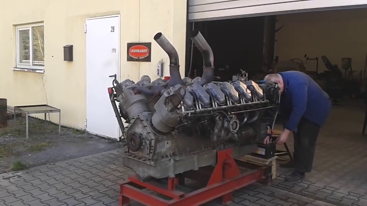 V12 Panzer Motor - YouTube