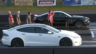 Tesla S Plaid Vs Shelby Gt500 And Hellcat Charger - Drag Racing