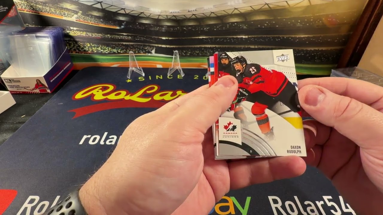 Чемпионат мира среди юниоров завершен! Давайте откроем вторую коробку с юниорской сборной Канады ...