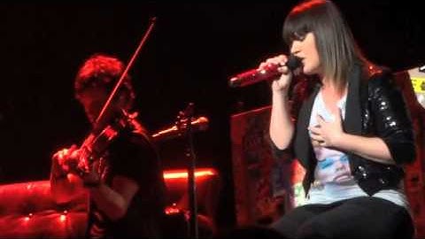 The Only Exception (Paramore cover) -Kelly Clarkson Live in Hammond, IN