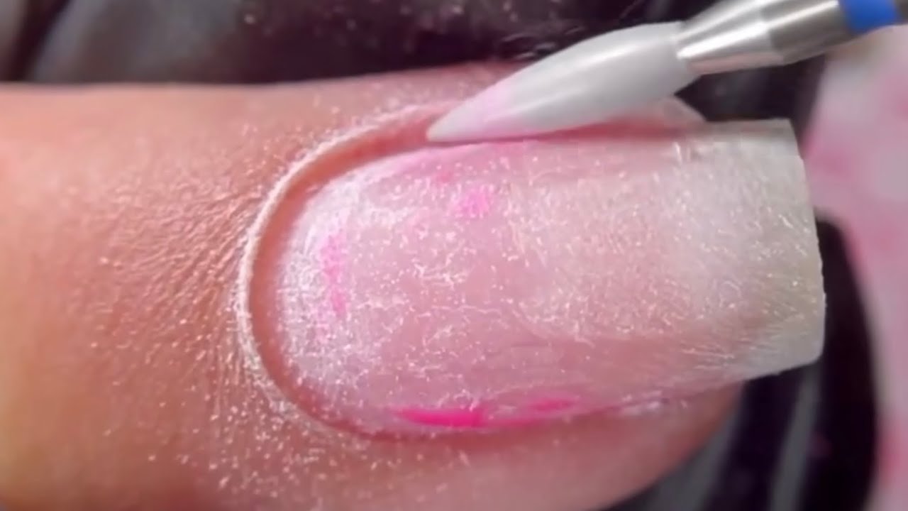 طريقة ازالة الجلش من غير ما نضرّ الاظفر