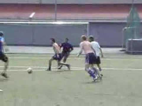 Capa de Huge klutz comes a-tumbling down
