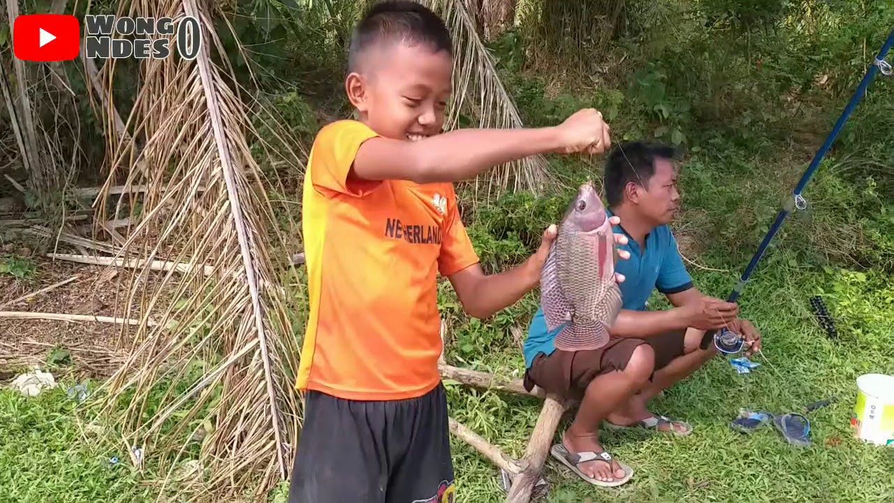 ANAK KECIL MANCING DAPAT IKAN BESAR 