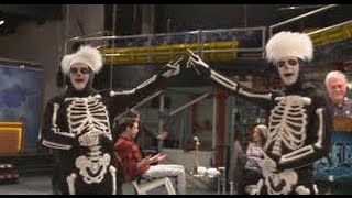 SNL Host Kristen Wiig And The Cast Do The Mannequin Challenge