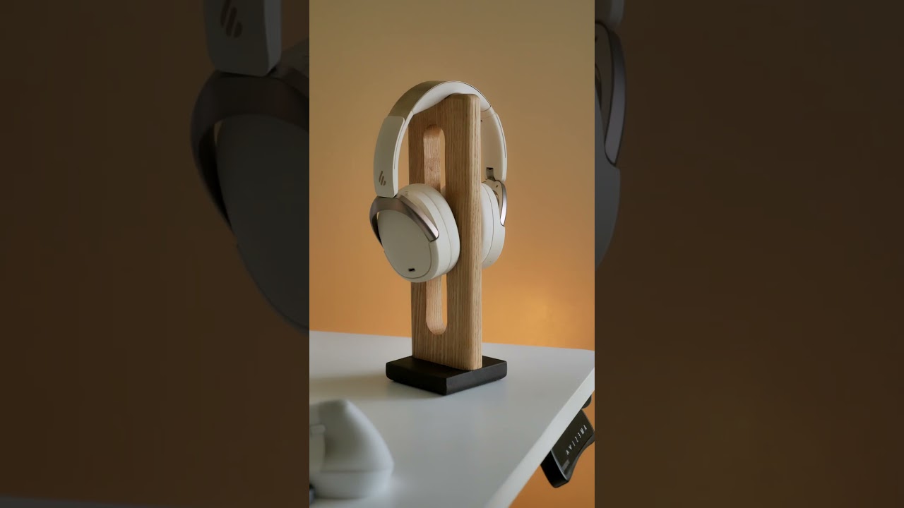 New Headset Stand for my desk. This is Iron Meets Wood’s Headset Stand V3!