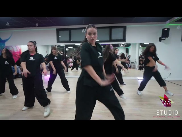 _ https://studio57.es/
_ Instagram: https://www.instagram.com/studio57escueladebaile/
_ Facebook: https://es-es.facebook