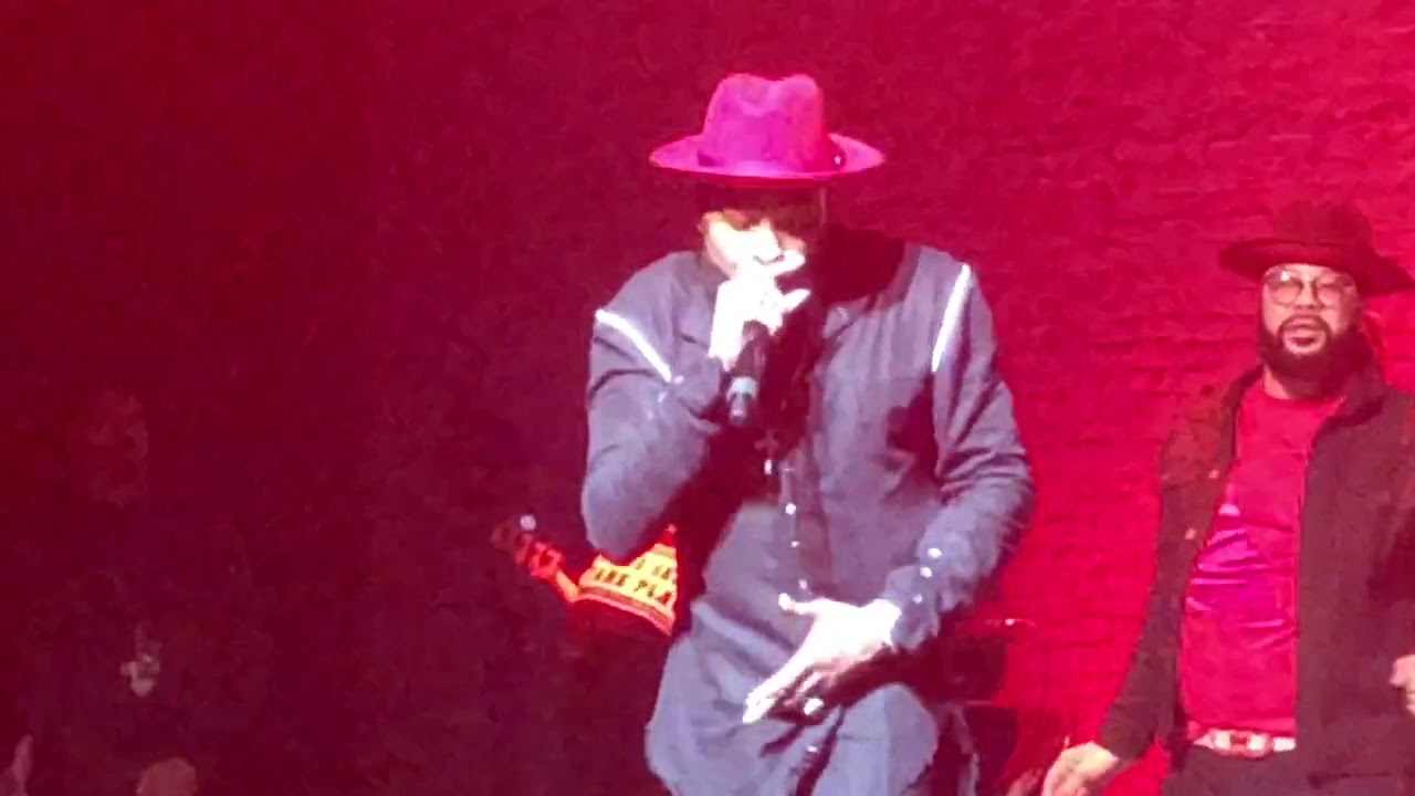 Ginuwine performs Freek'n You and In Those Jeans at Apollo Theater