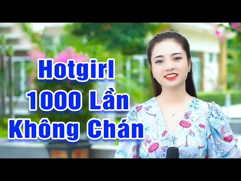 Em gái Ngọc Khánh xinh đẹp hát đường phố còn hay hơn ca sĩ
