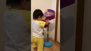 西松屋のおもちゃ「バスケットゴールセット」を1歳児に遊ばせてみた