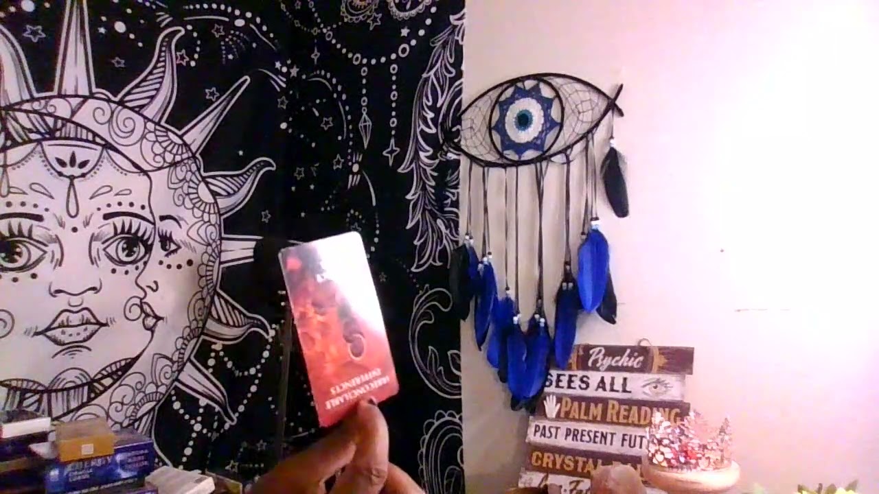 Ваш партнер в панике и надеется, что вы не узнаете, с кем он ему изменил, потому что вы его знает...