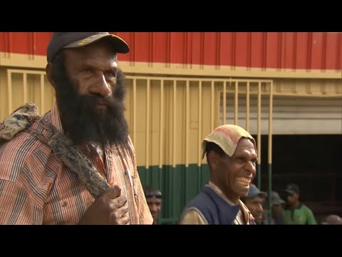 Видео: Самые опасные путешествия Папуа-Новая Гвинея