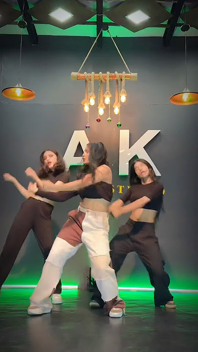 Ghoomi Khatri Gadi hero honda 😂#dancevideo #shorts #akgirlscrew #explore #bhojpuri #girlsdance