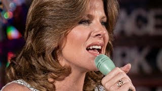 Oscars 1978. Debby Boone performing "You Light Up My Life" at the 50th Annual Academy Awards. 