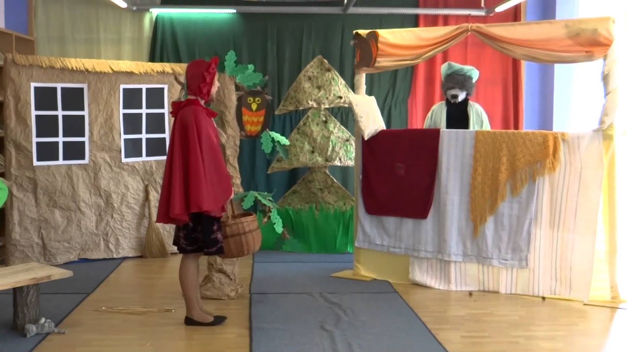 „Czerwony Kapturek” w wykonaniu grupy teatralnej „Na Dobry Początek”
