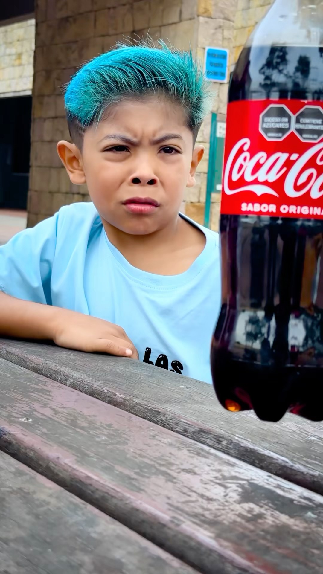 COMO DESTAPAR UNA COCA-COLA @Layaraoficial @SantiMusicOficial