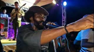 PEREMENSE Live performance at the Heroes Day of Afiaolu Xtra brought to you by @Ezeikolomuo